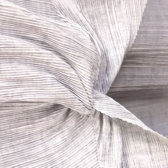 Dana Buchman Blouse Beautifully Elegant! - Picture 7 of 11